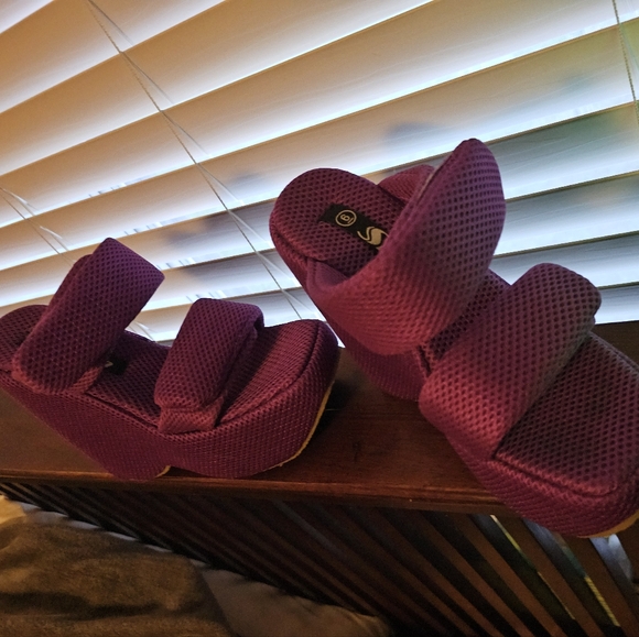 Brand SHEIN! RICH PURPLE SLIP ON HIGH WEDGE  SANDALS! SIZE 37 EUR., 6 1/2USA! - Picture 2 of 8